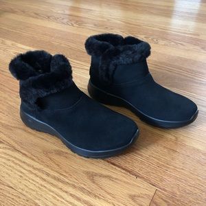 Sketchers On The Go Joy Black Fur Boots